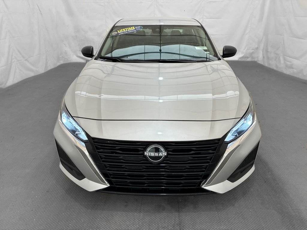 Used 2024 Silver Nissan 2.5 SV image 2
