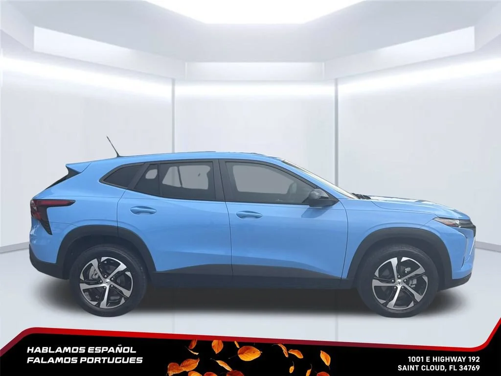 Certified Used 2024 Fountain Blue Chevrolet 1RS image 7