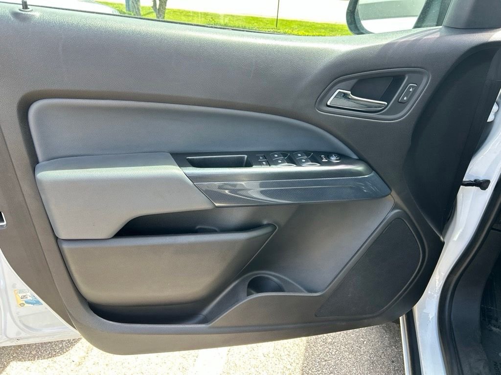 Used 2018 White Chevrolet Z71 image 17