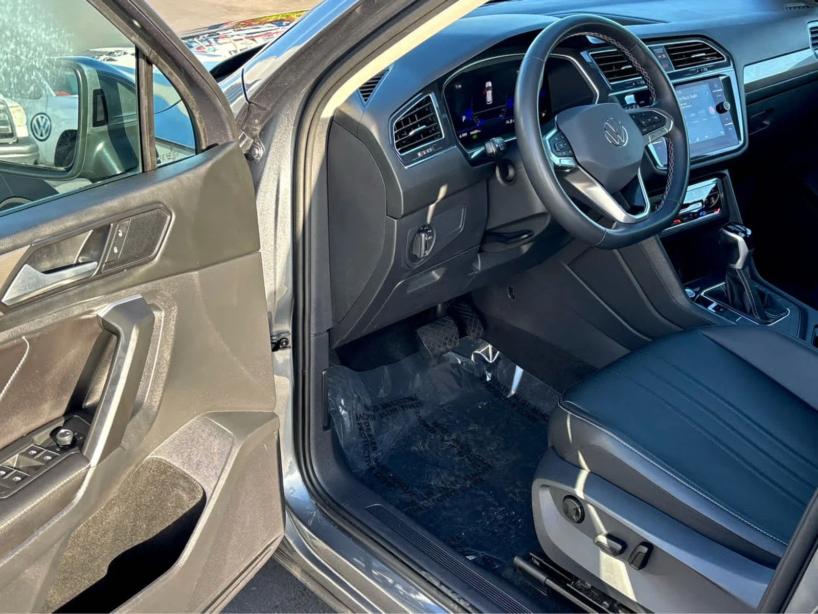 Certified Used 2023 Platinum Gray Metallic Volkswagen SE image 17