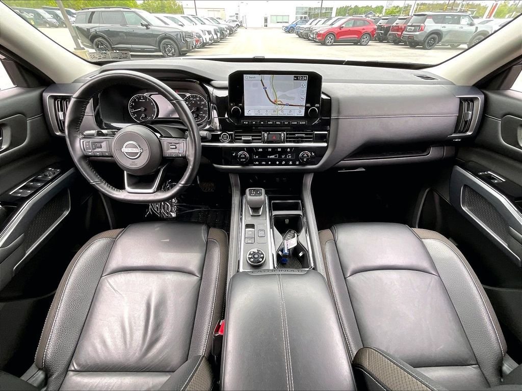 Used 2024 Gun Metallic/Super Black Nissan SL image 21
