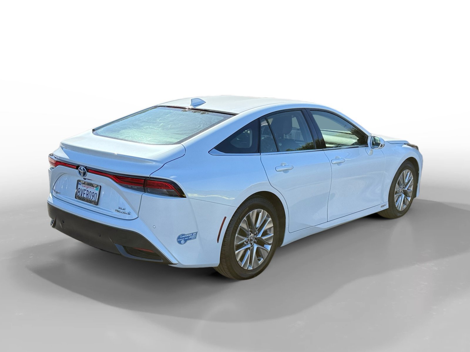 Used 2021 White Toyota XLE image 5