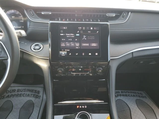 Used 2023 White Jeep Altitude image 21