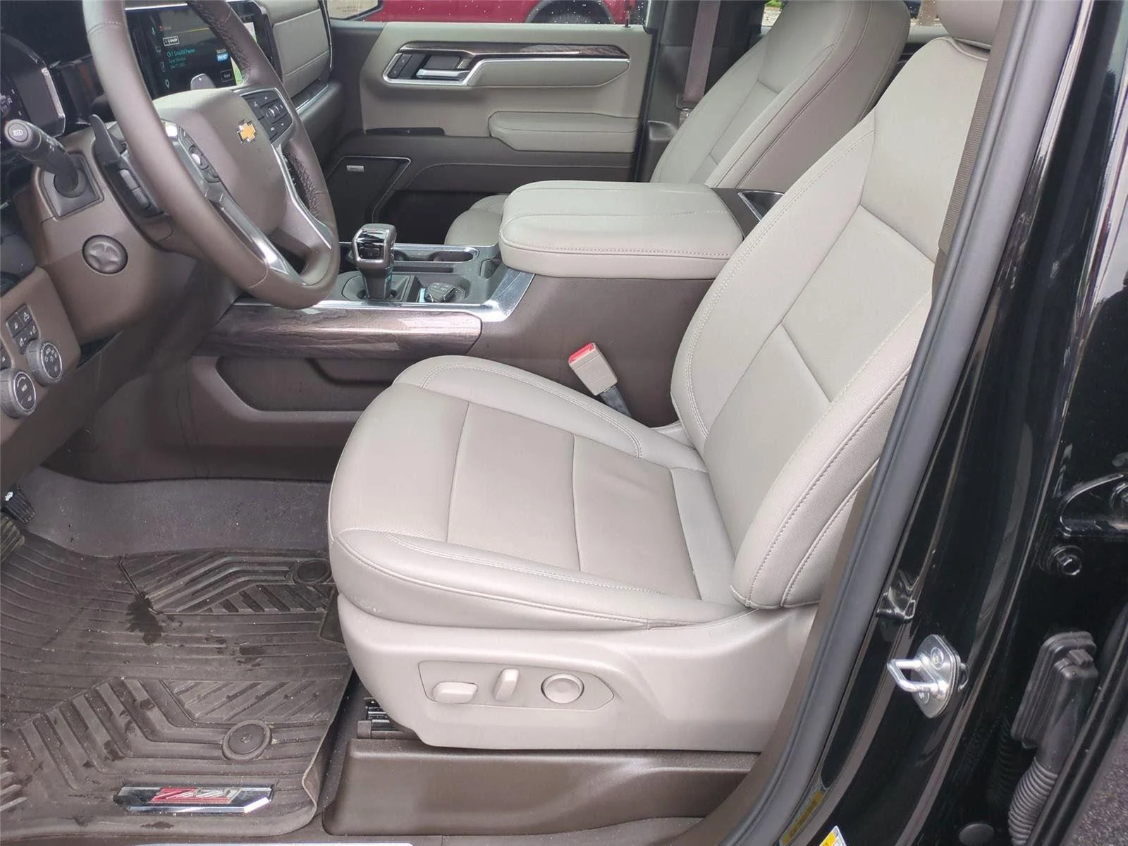 Used 2026 Black Chevrolet LTZ image 18