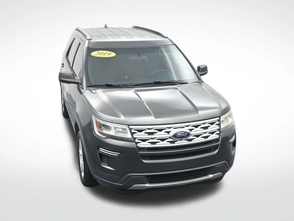 Used 2019 Gray Ford XLT image 24