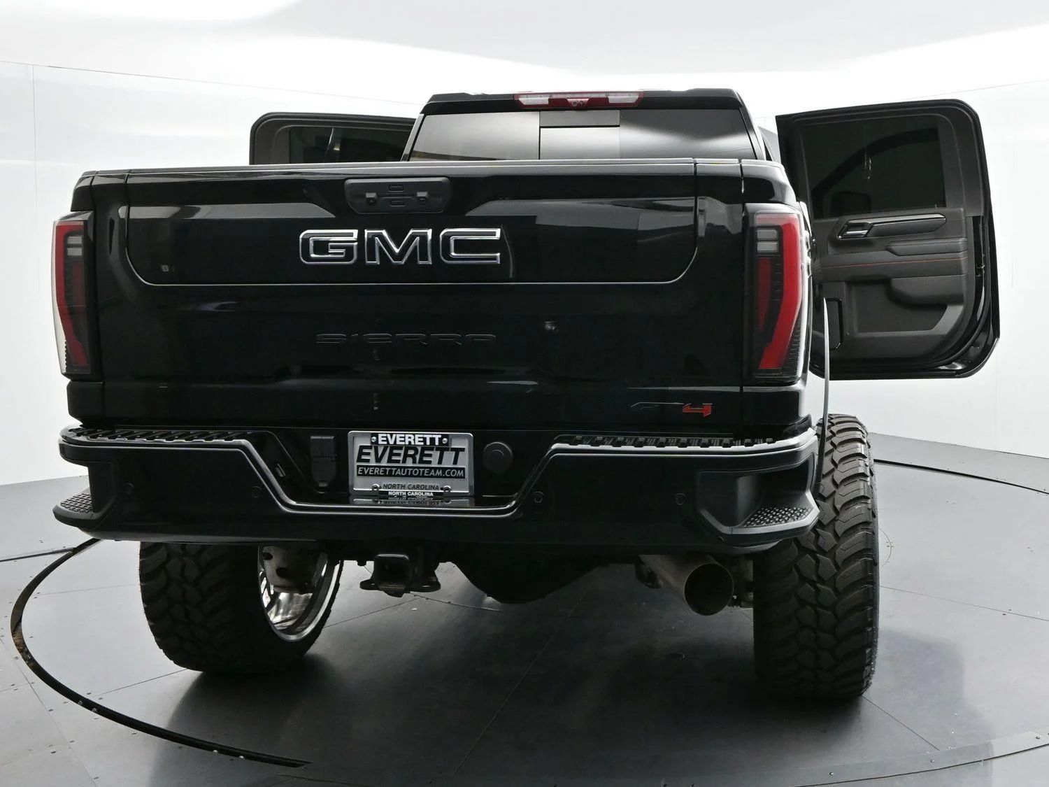 Used 2025 Onyx Black GMC AT4 image 45