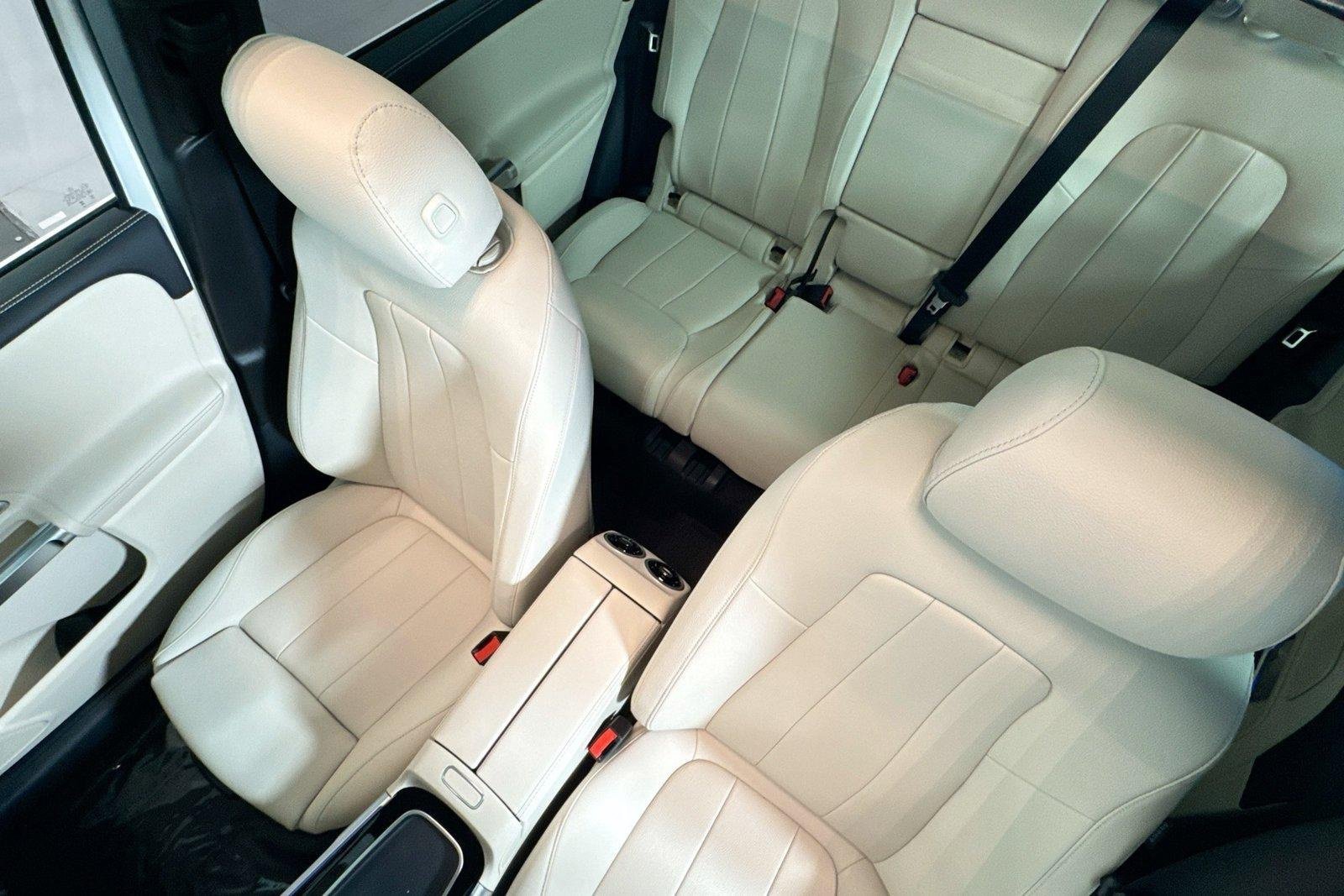 New 2026 Polar White Mercedes-Benz GLB 250 image 19