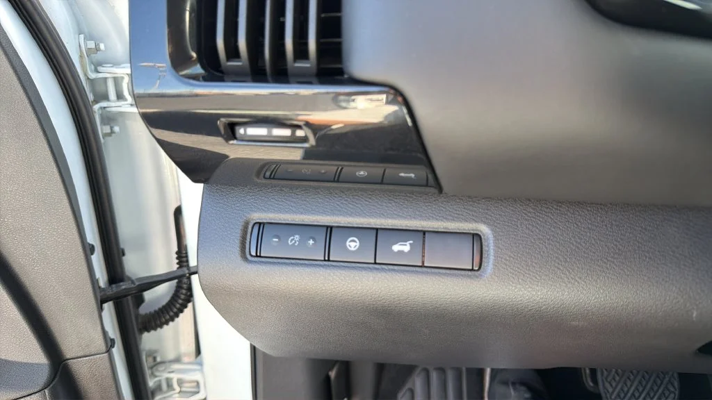 Used 2025 White Nissan SV image 27