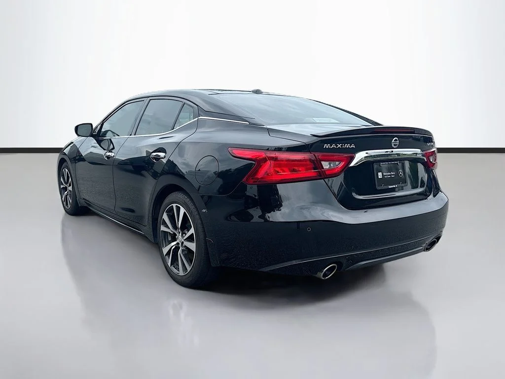 Used 2016 Black Nissan Platinum image 7