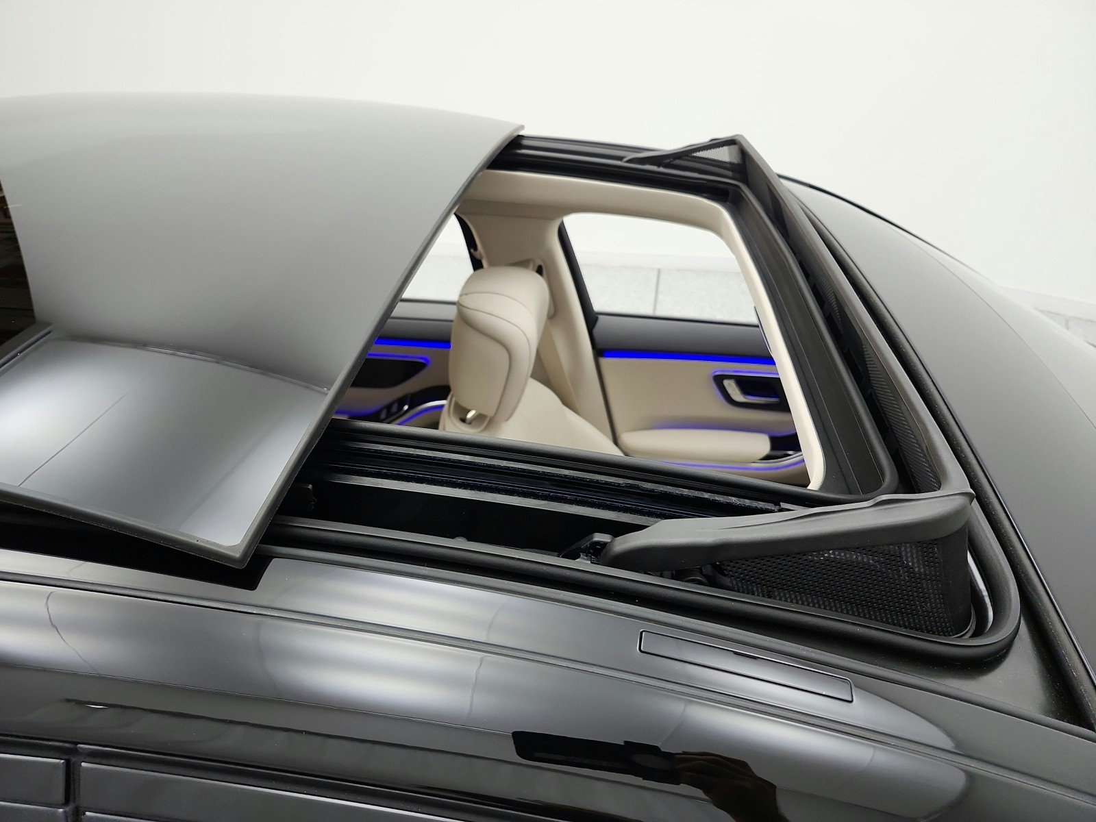 Used 2023 Black Mercedes-Benz S 500 4MATIC® Sedan image 17