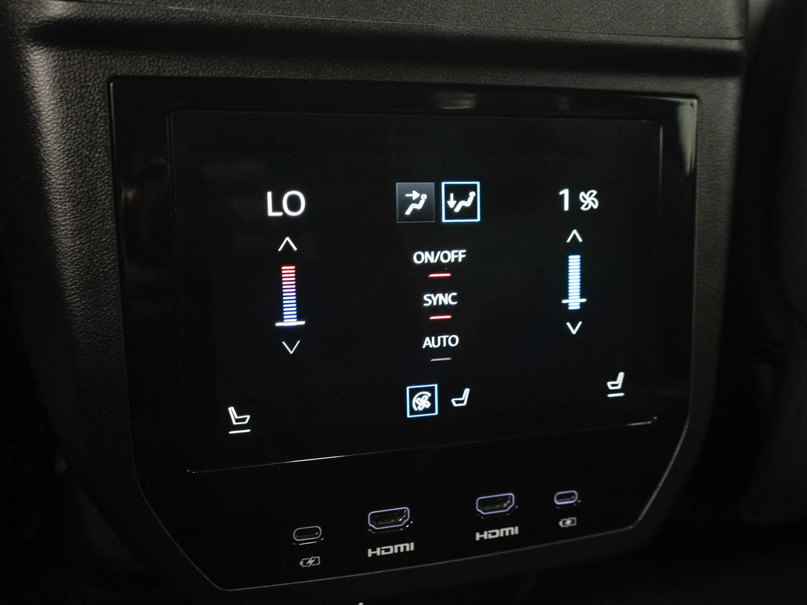 Used 2025 White Frost Tricoat GMC Denali Ultimate image 18