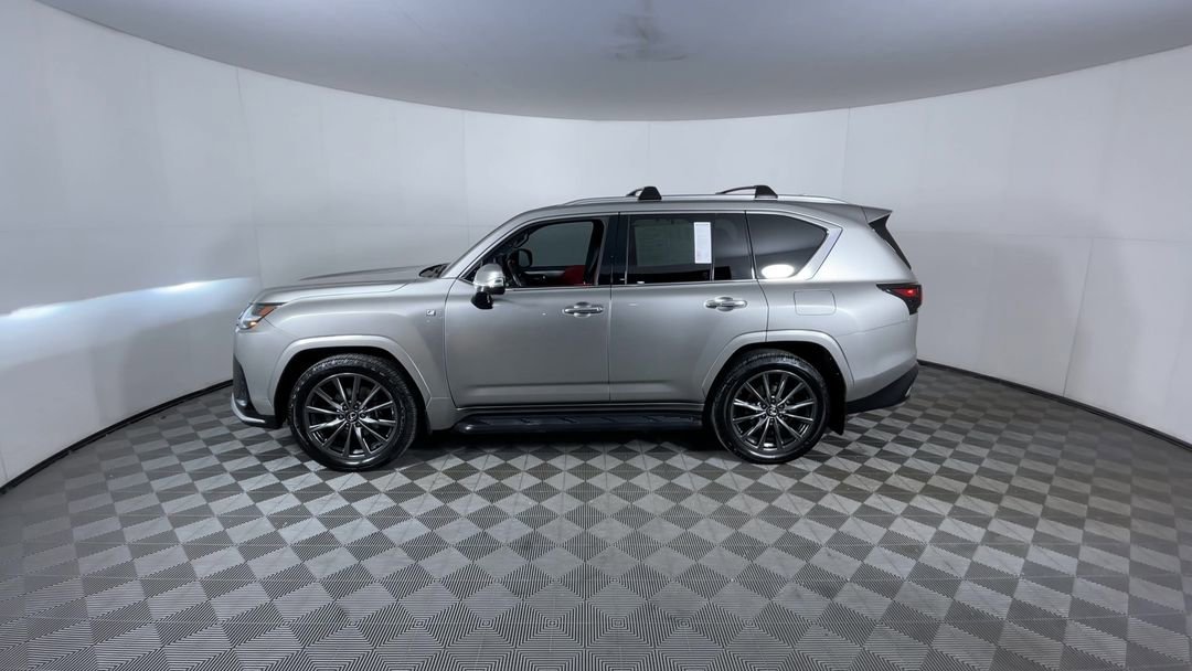 Used 2024 Atomic Silver Lexus 600 F SPORT image 4