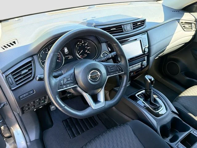 Used 2017 Gray Nissan SV image 9