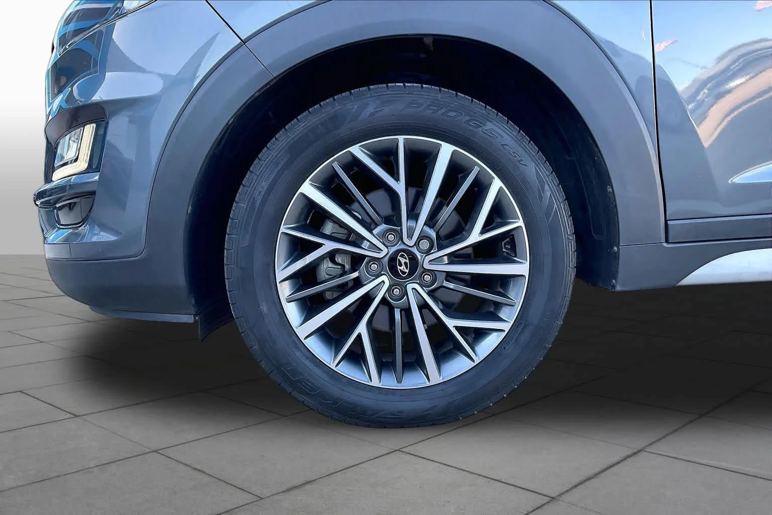 Used 2019 Coliseum Gray Hyundai Limited image 11