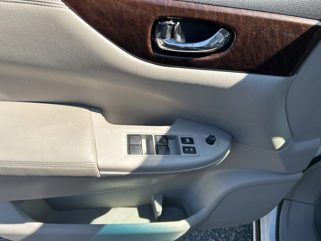 Used 2012 White Nissan 3.5 S image 19