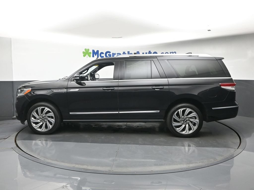Used 2023 Black Lincoln Reserve image 26