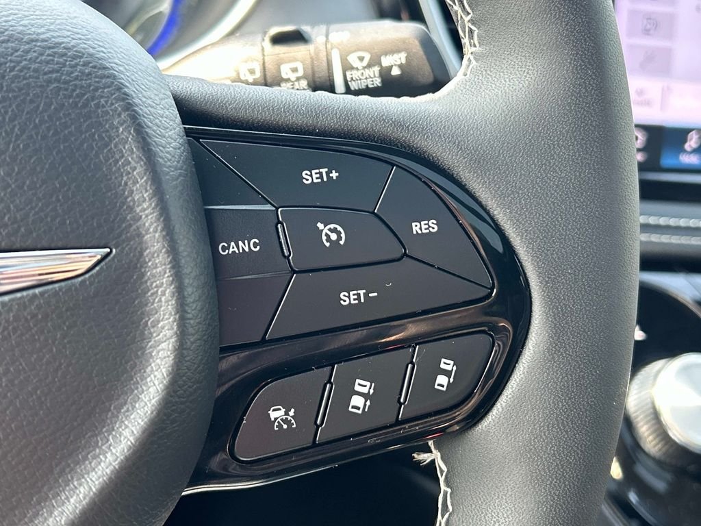 Used 2025 Blue Chrysler Limited image 28