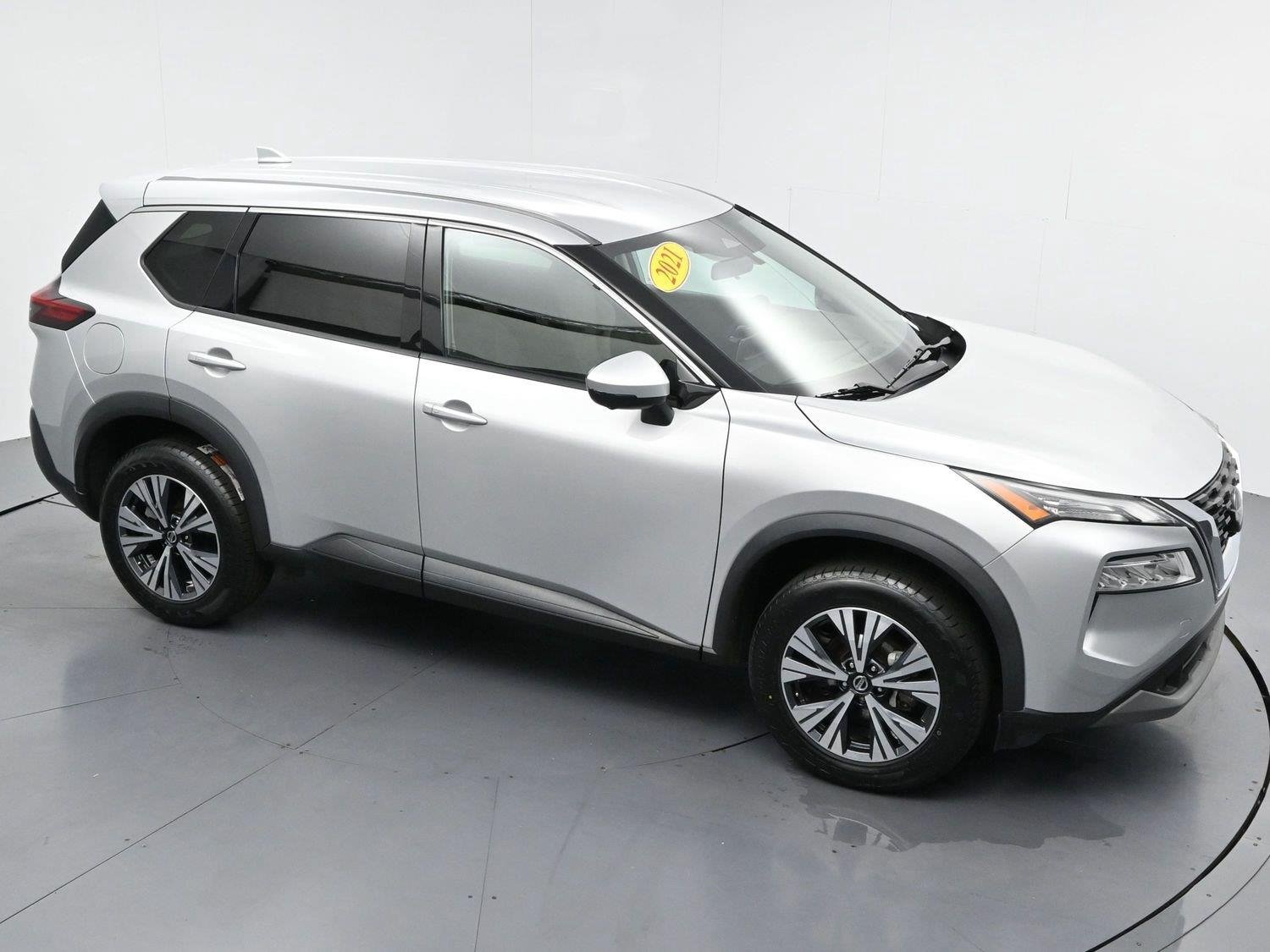 Used 2021 Brilliant Silver Metallic Nissan SV image 36
