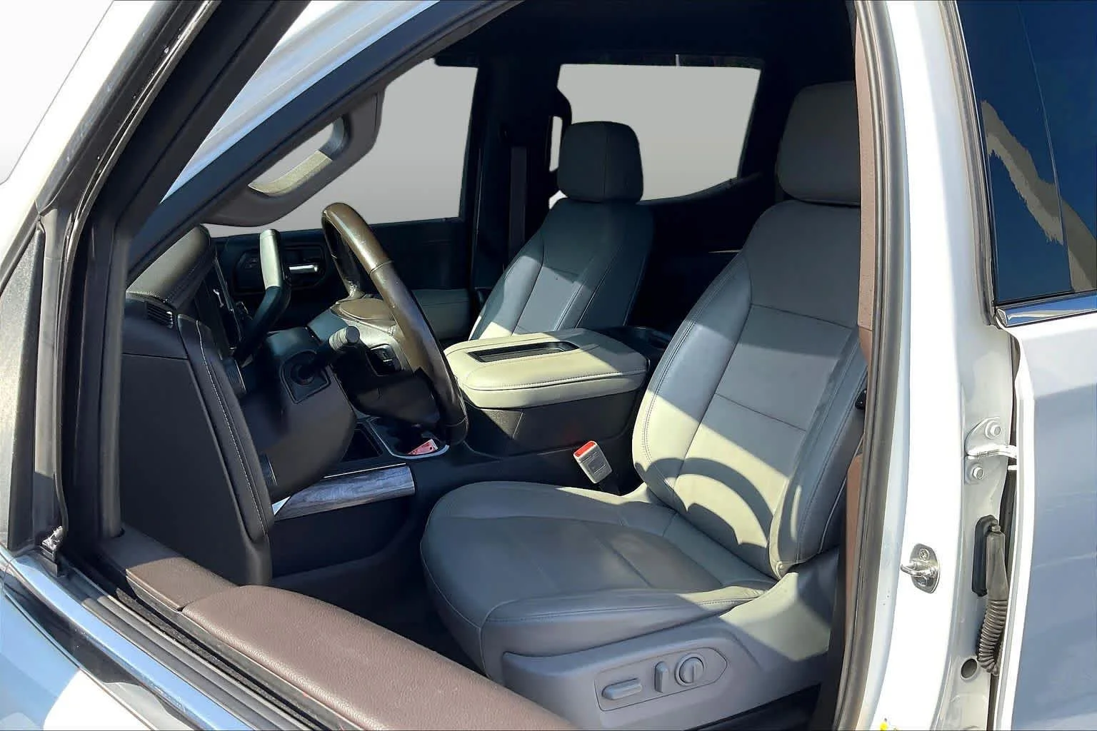 Used 2020 Summit White Chevrolet LTZ image 8