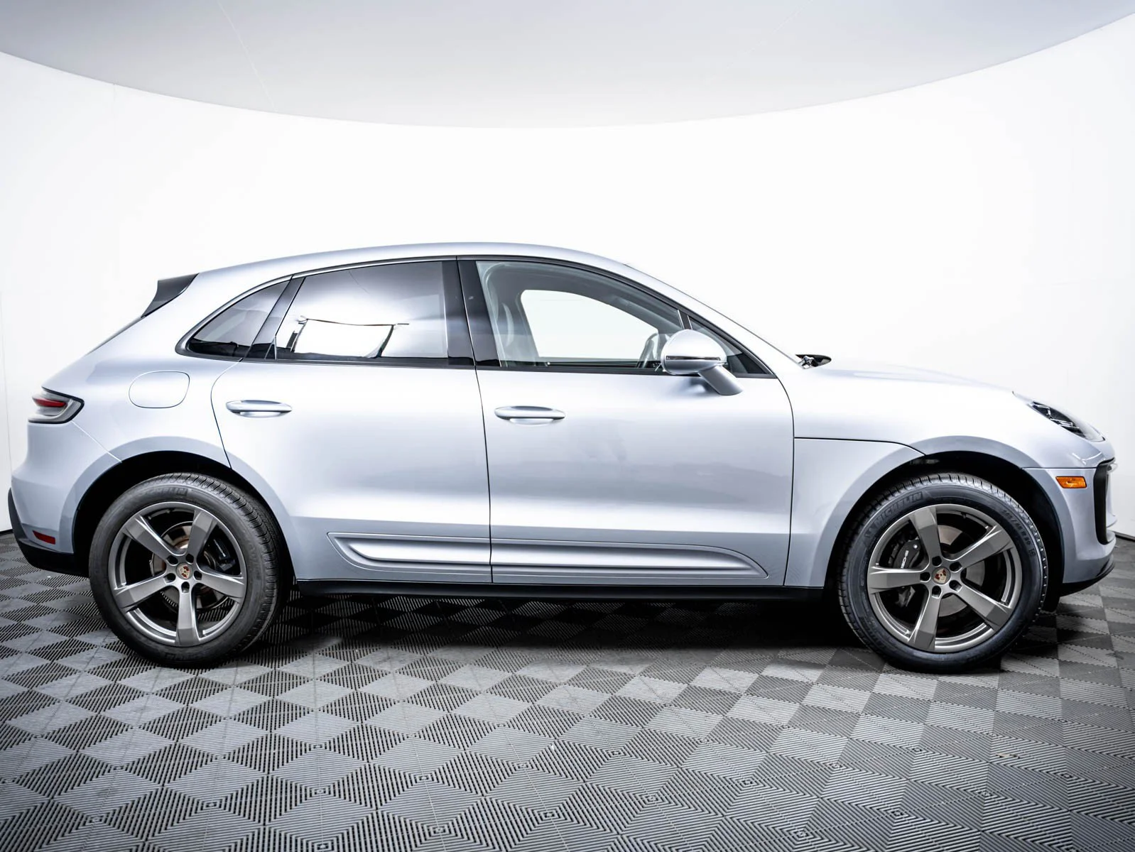 Certified Used 2023 DOLOMITE SILVER Porsche  image 9