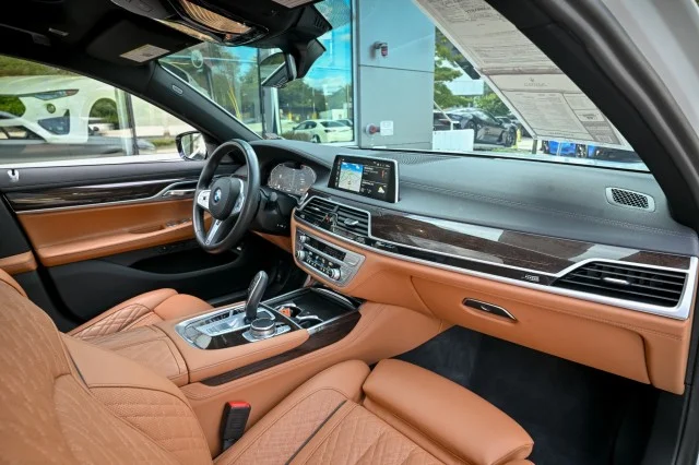 Used 2022 WHITE BMW 750i xDrive image 27