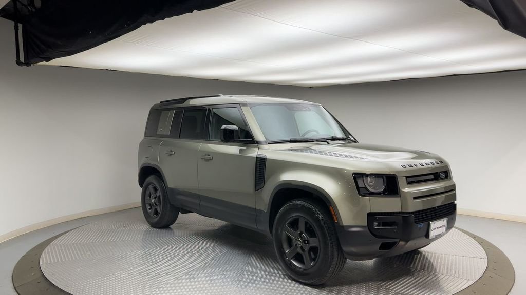 Used 2023 Pangea Green Metallic Land Rover S image 8