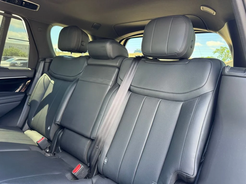 Certified Used 2023 Black Land Rover SE image 18