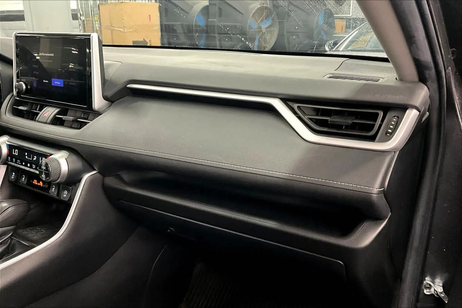 2023 Toyota RAV4 XLE - Photo 18