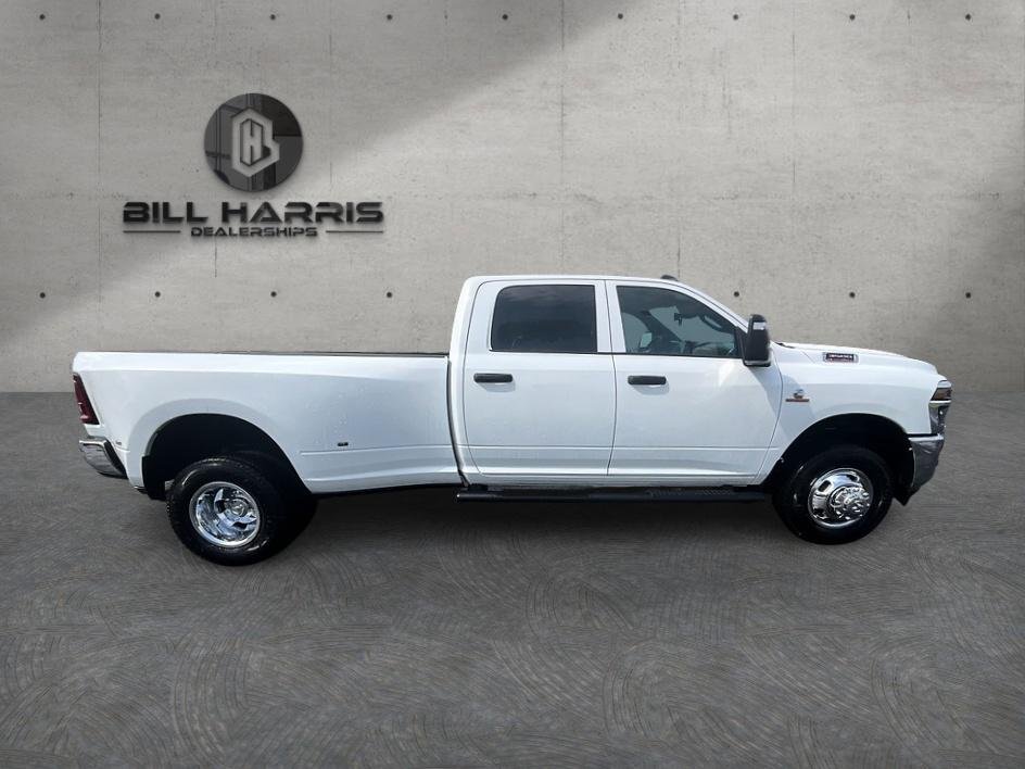 New 2026 Bright White Clear-Coat Exterior Paint RAM Tradesman image 5