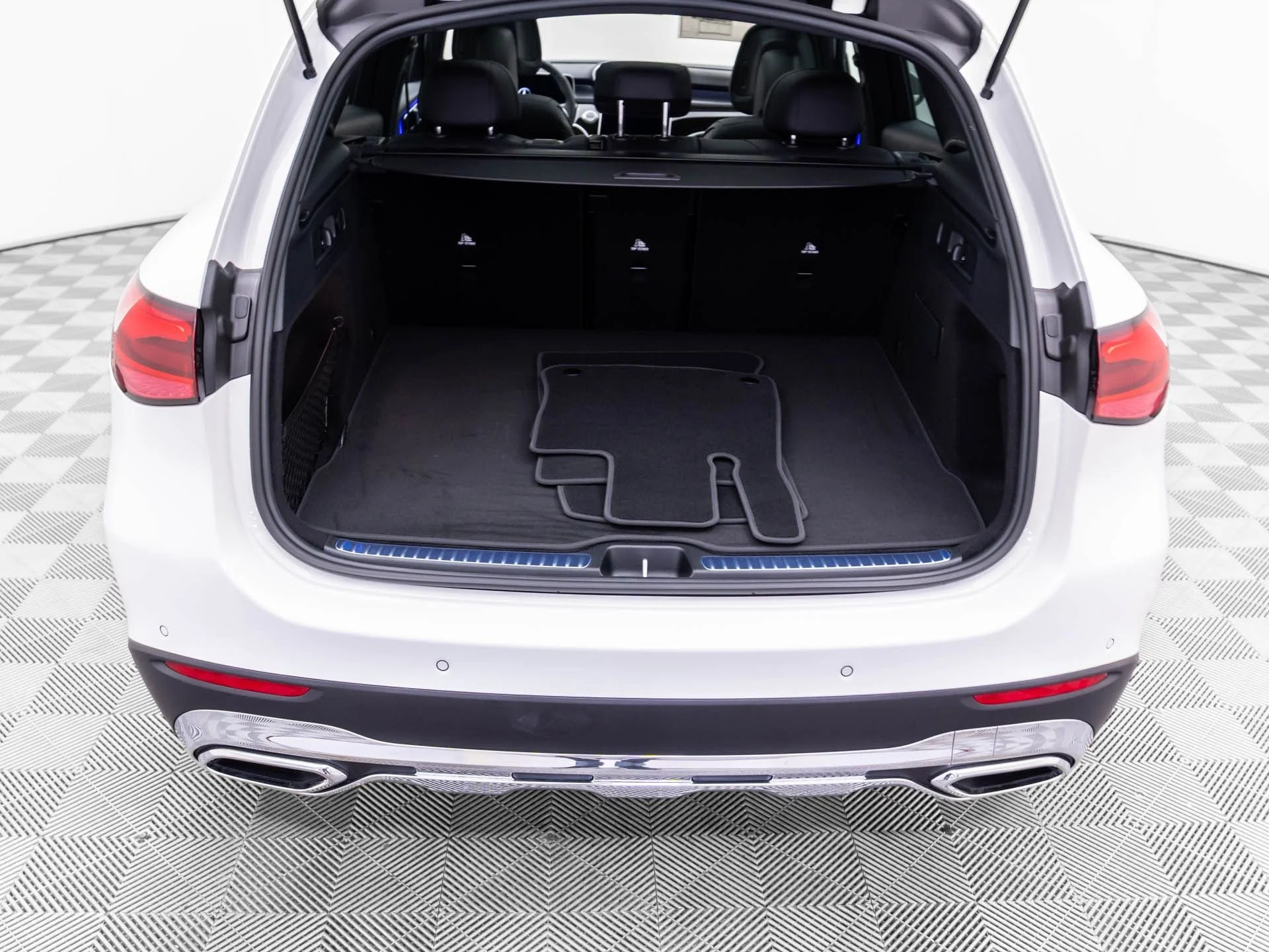 New 2026 White Mercedes-Benz GLC 300 image 28