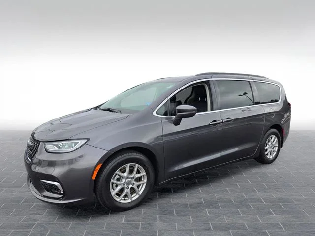 Used 2022 Gray Chrysler Touring L image 3