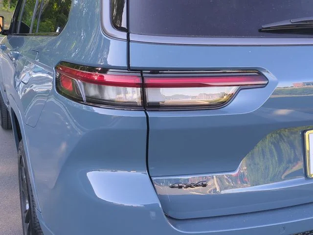 New 2026 Steel Blue Exterior Paint Jeep Limited Reserve image 13