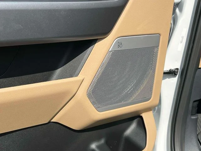 New 2027 Star White Metallic Tri-Coat Ford F-250® Lariat® image 20