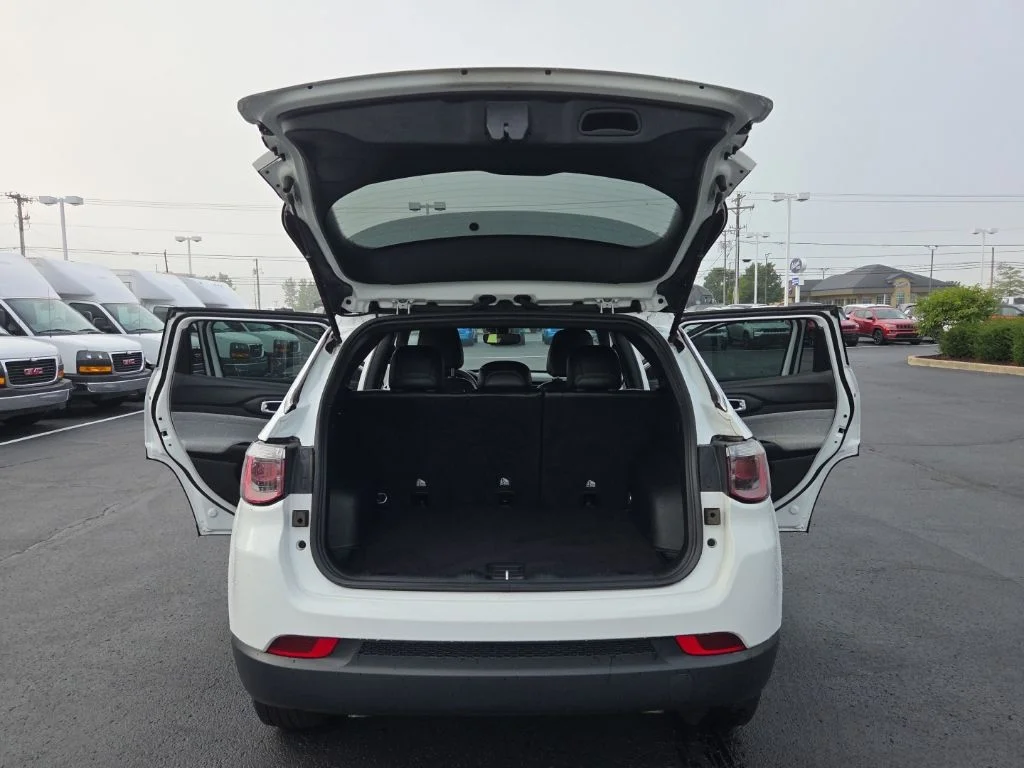 Used 2024 White Jeep Latitude image 14