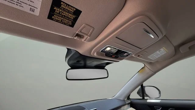 Used 2022 White Lincoln Standard image 27