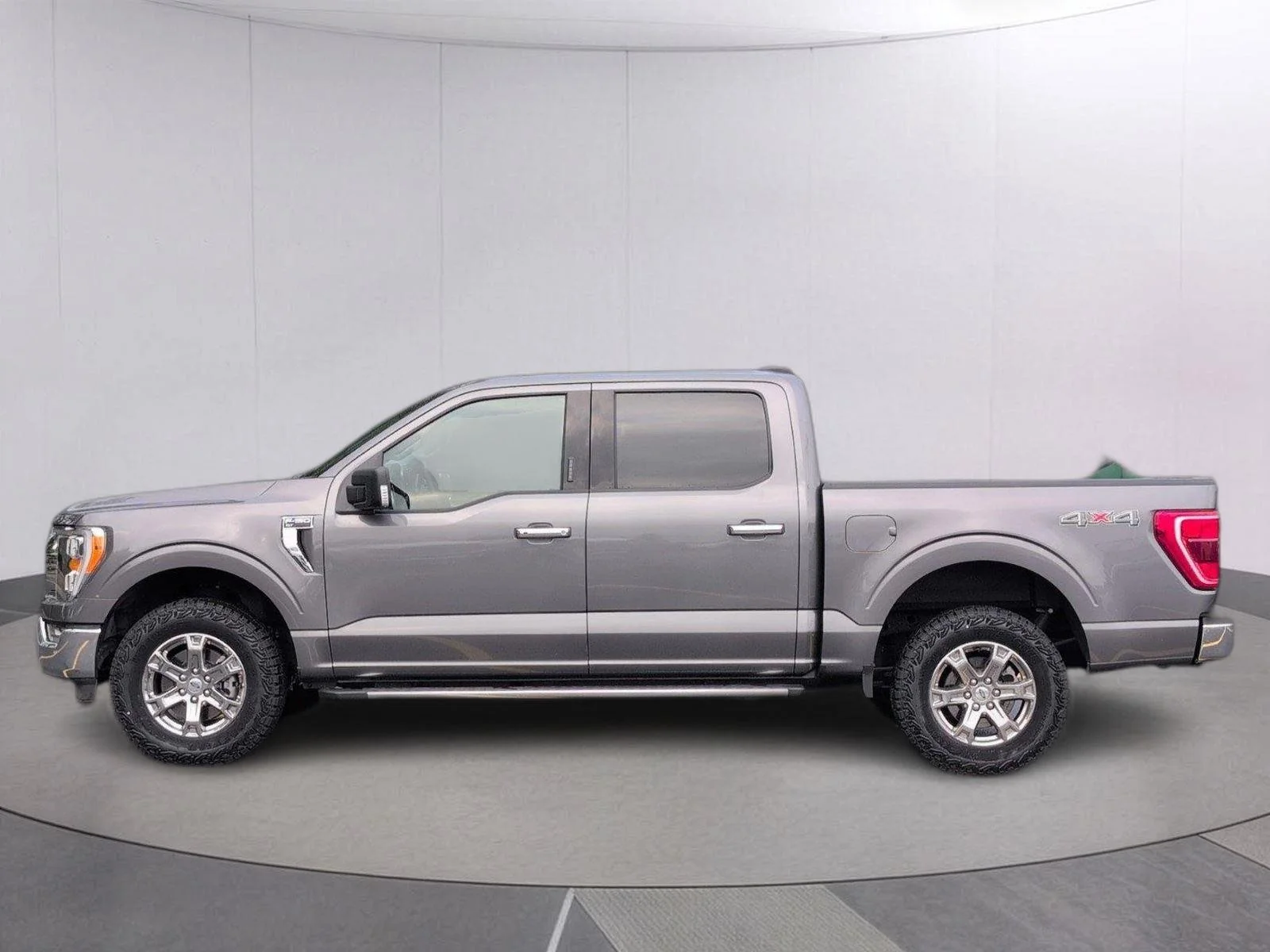 Used 2023 Carbonized Gray Ford XLT image 2