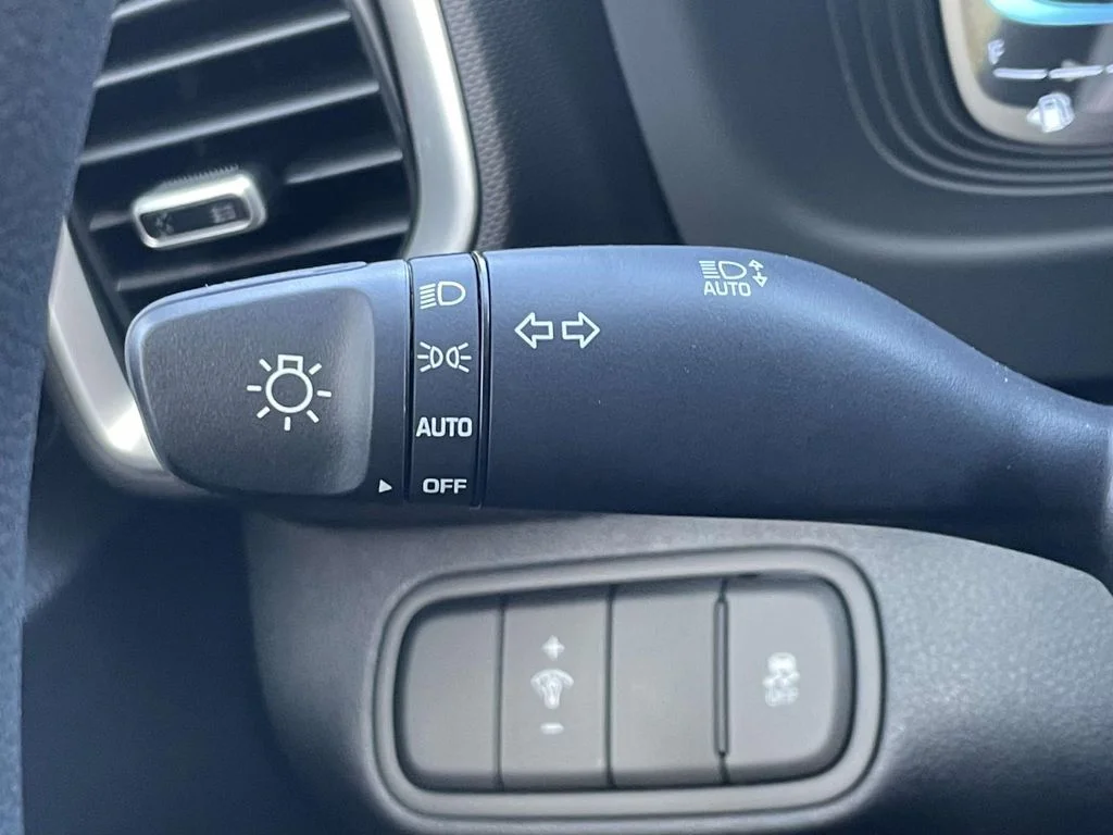 New 2026 White Hyundai SE image 21