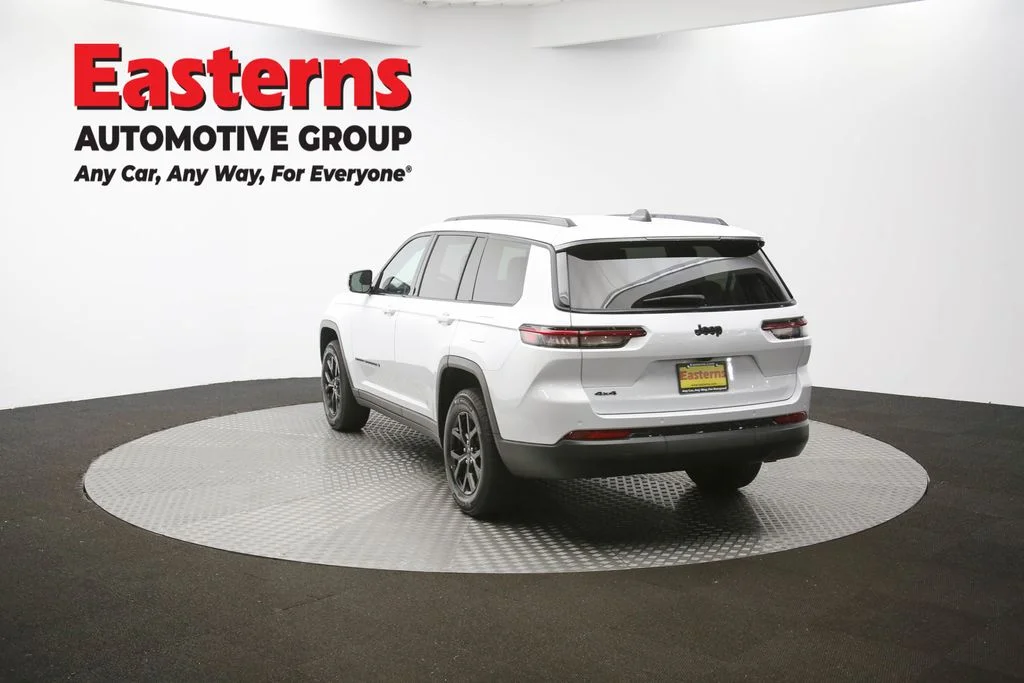 Used 2024 White Jeep Altitude image 68