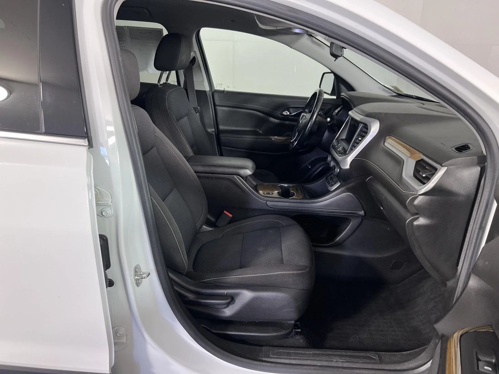 Used 2020 SUMMIT WHITE GMC SLE image 7