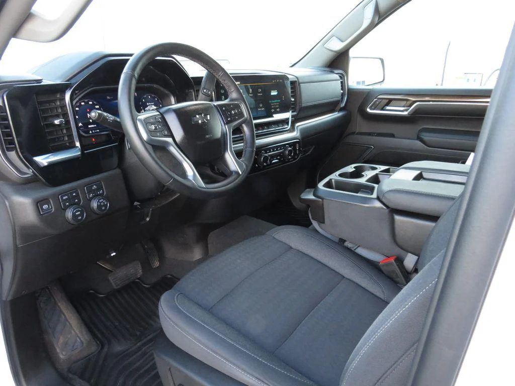 Used 2024 Summit White Chevrolet RST image 17