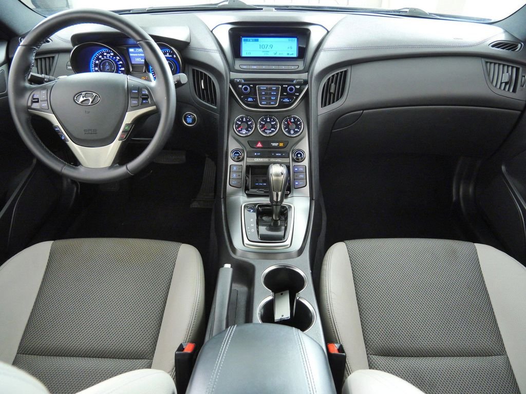 Used 2015 Black Hyundai 3.8 image 5
