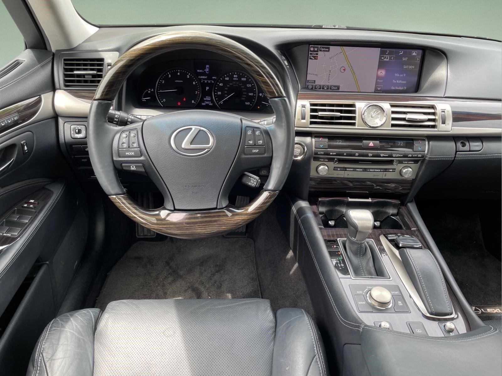 Used 2015 Liquid Platinum Lexus COMFORT image 10