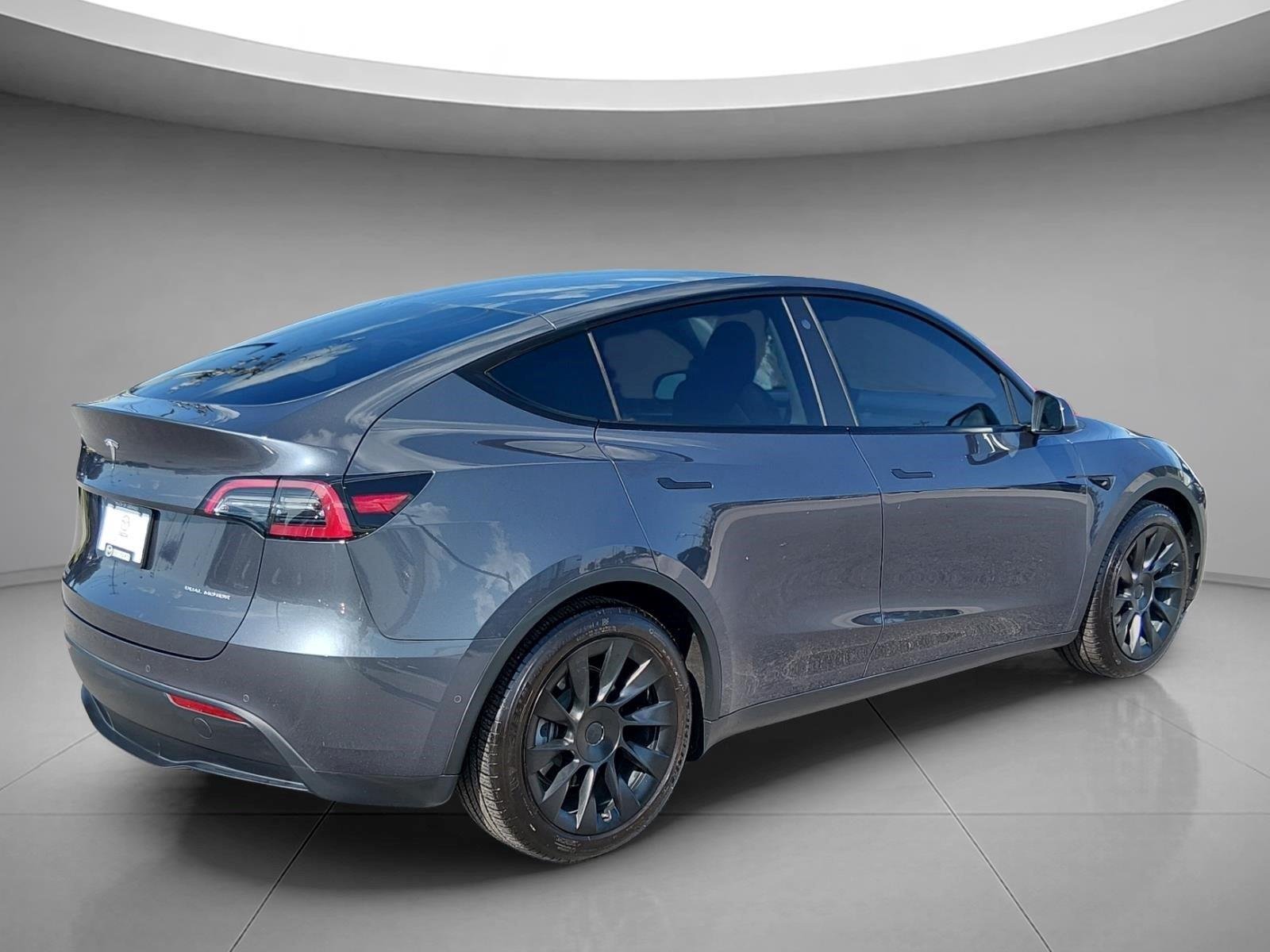 Used 2022 Midnight Silver Metallic Tesla Long Range image 5
