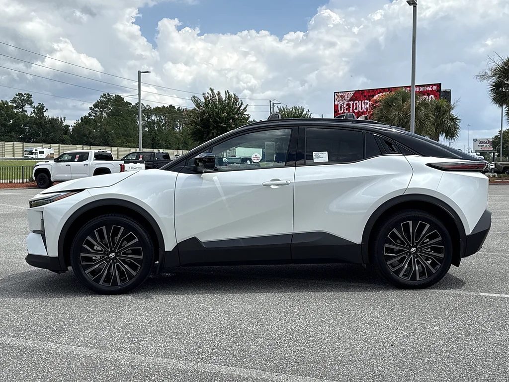 New 2026 Wind Chill Pearl w/Midnight Black Metallic Roof Toyota XSE image 26