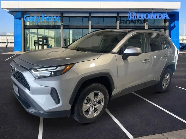 Used 2025 Silver Sky Metallic Toyota XLE image 4