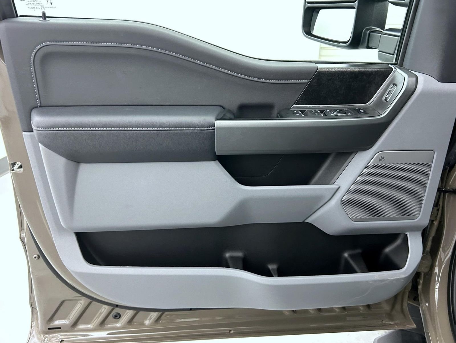 New 2026 Marsh Gray Ford XLT image 9