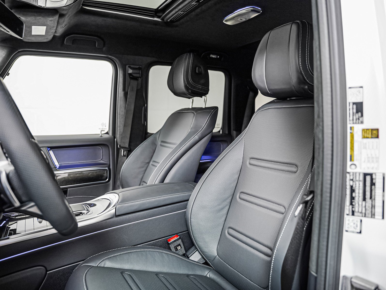 New 2026 MANUFAKTUR Moonlight White Magno Mercedes-Benz G 550 image 8