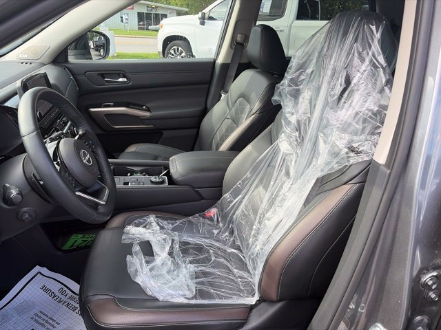 Used 2024 Gray Nissan Platinum image 28