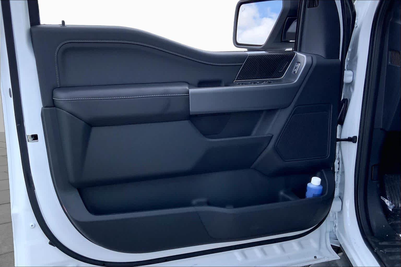 New 2026 Oxford White Ford XLT image 10