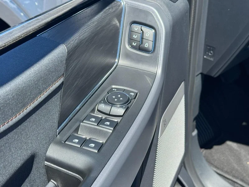 Used 2026 Iconic Silver Metallic Ford LARIAT image 17